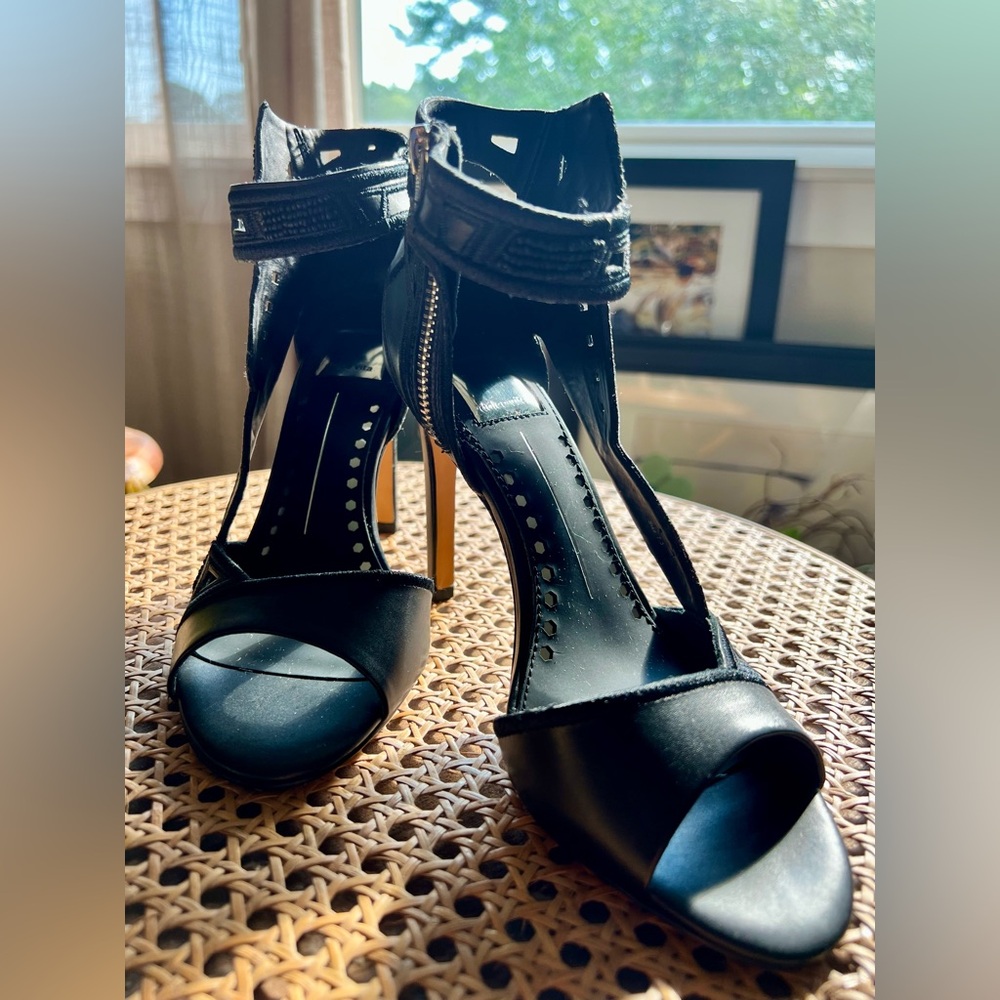 Dolce Vita Black Pumps. Size 7.5. One Sexy Stiletto. Peep Toe. Ankle Strap.